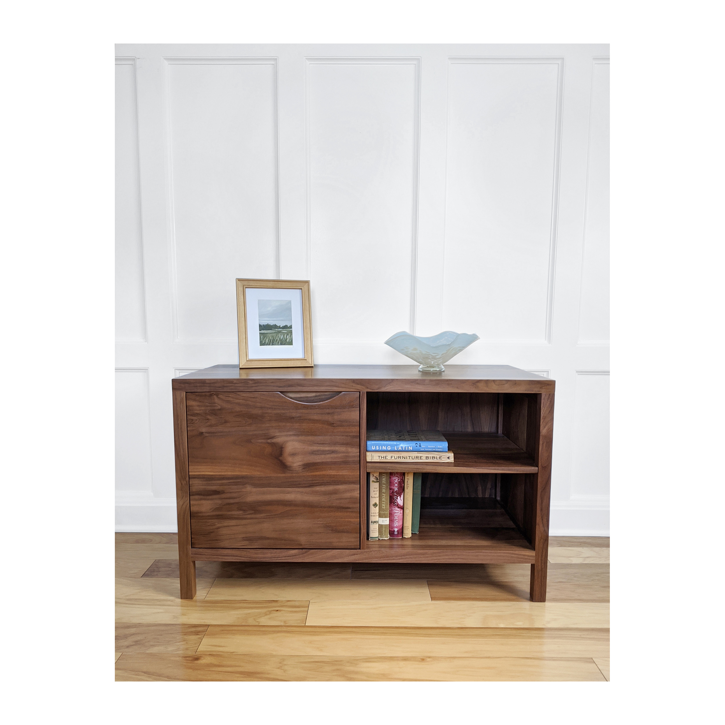 Series 353 Media Console With One Door At 42″ In Width